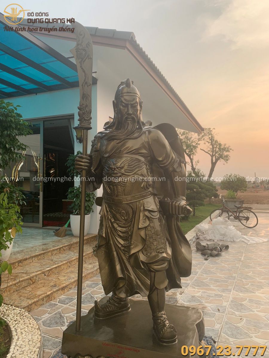 Bàn giao và lắp đặt tượng Quan Công cao 2m4