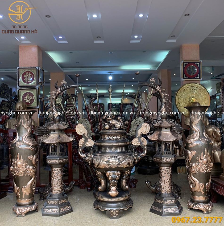 Cách đặt lục bình trong phòng khách