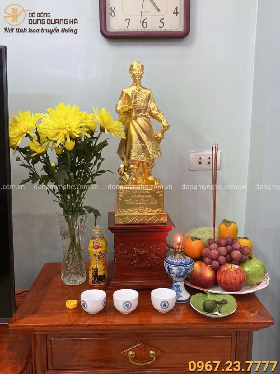 Bàn thờ Hưng Đạo Vương bàn giao tượng Trần Hưng Đạo