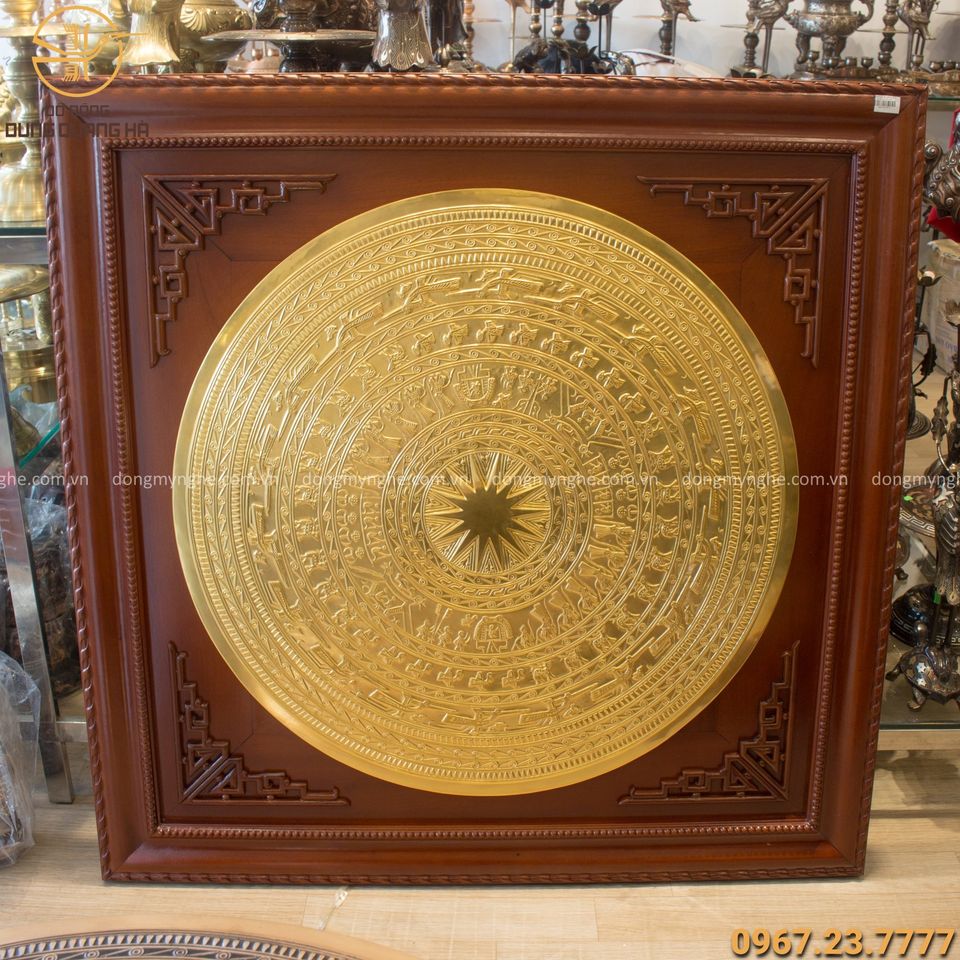 Tranh mặt trống đồng dát vàng 9999 cách đặt tỳ hưu trong phòng khách