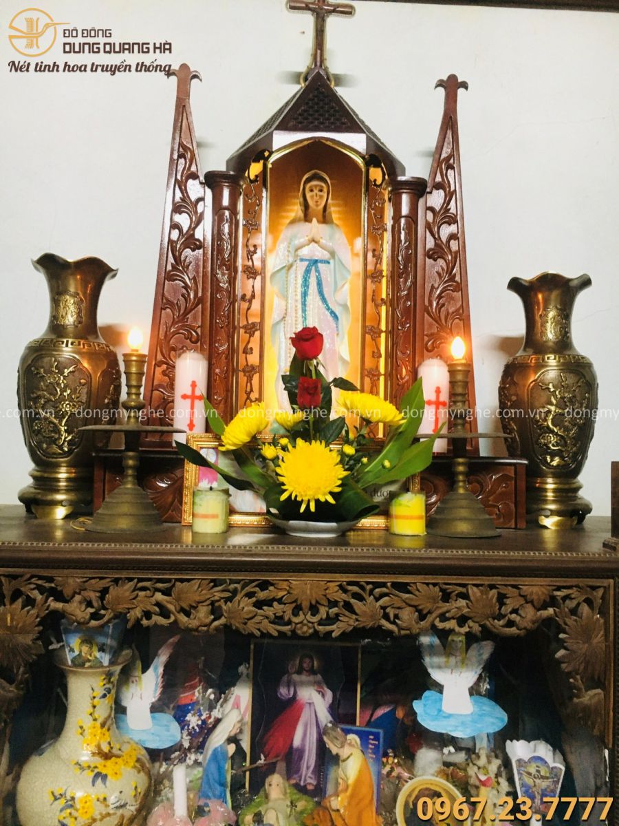 Bàn giao đôi lọ hoa tứ quý cho khách  Bàn giao đôi lọ hoa tứ quý cho khách