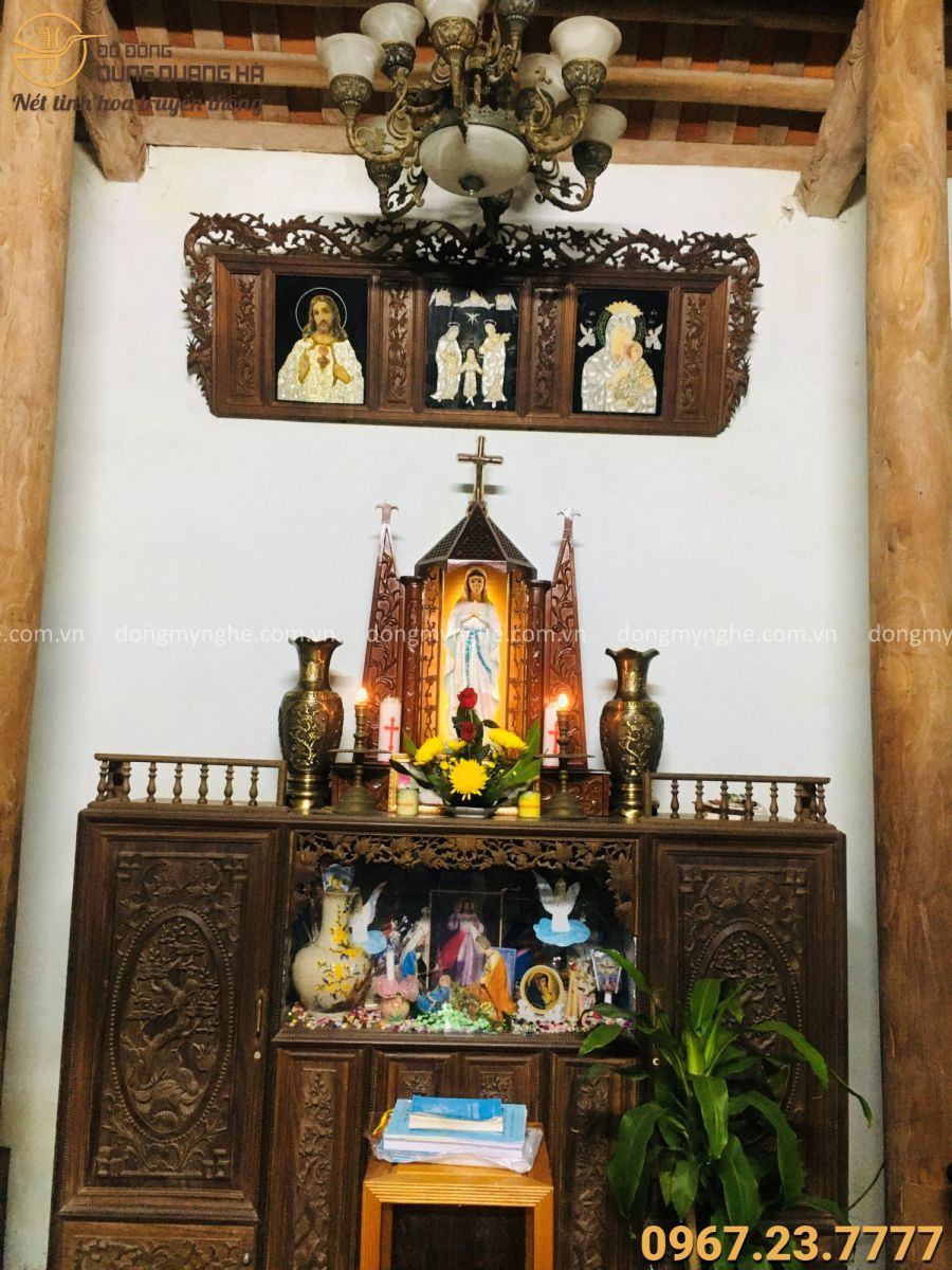 Bàn giao đôi lọ hoa tứ quý cho khách  Bàn giao đôi lọ hoa tứ quý cho khách