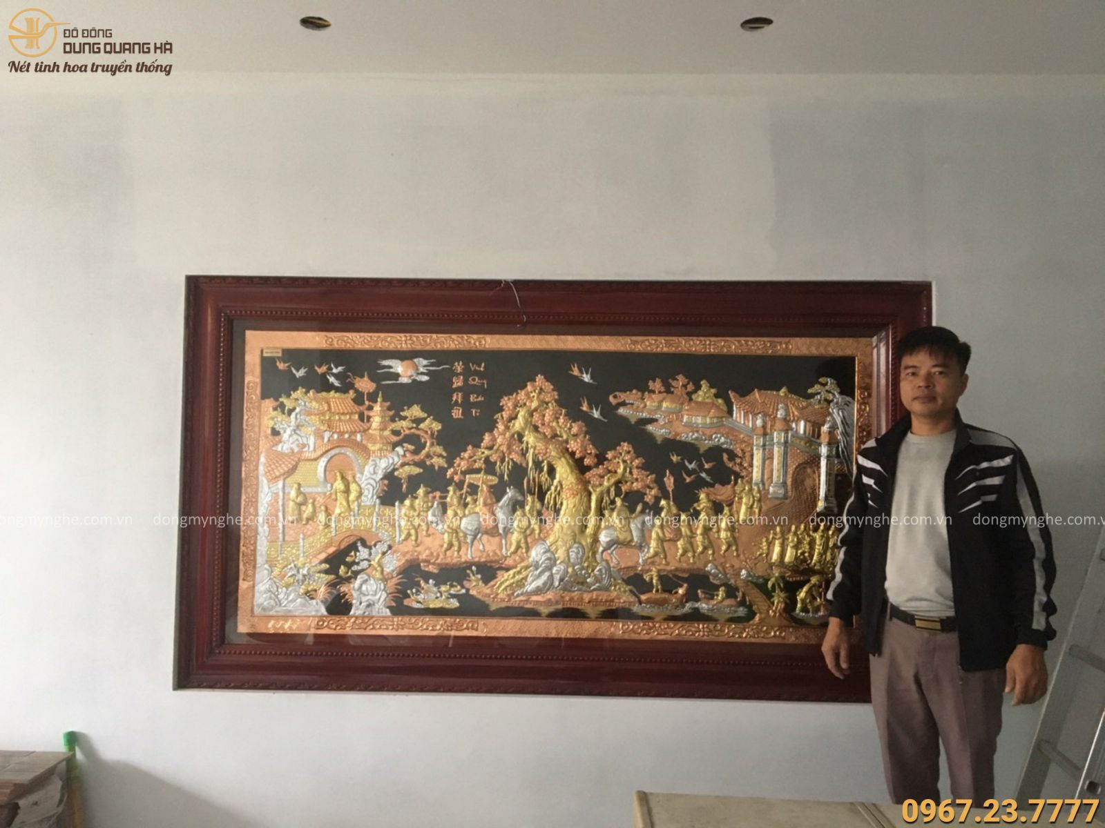 Treo tranh vinh quy bái tổ cho khách Treo tranh vinh quy bái tổ cho khách