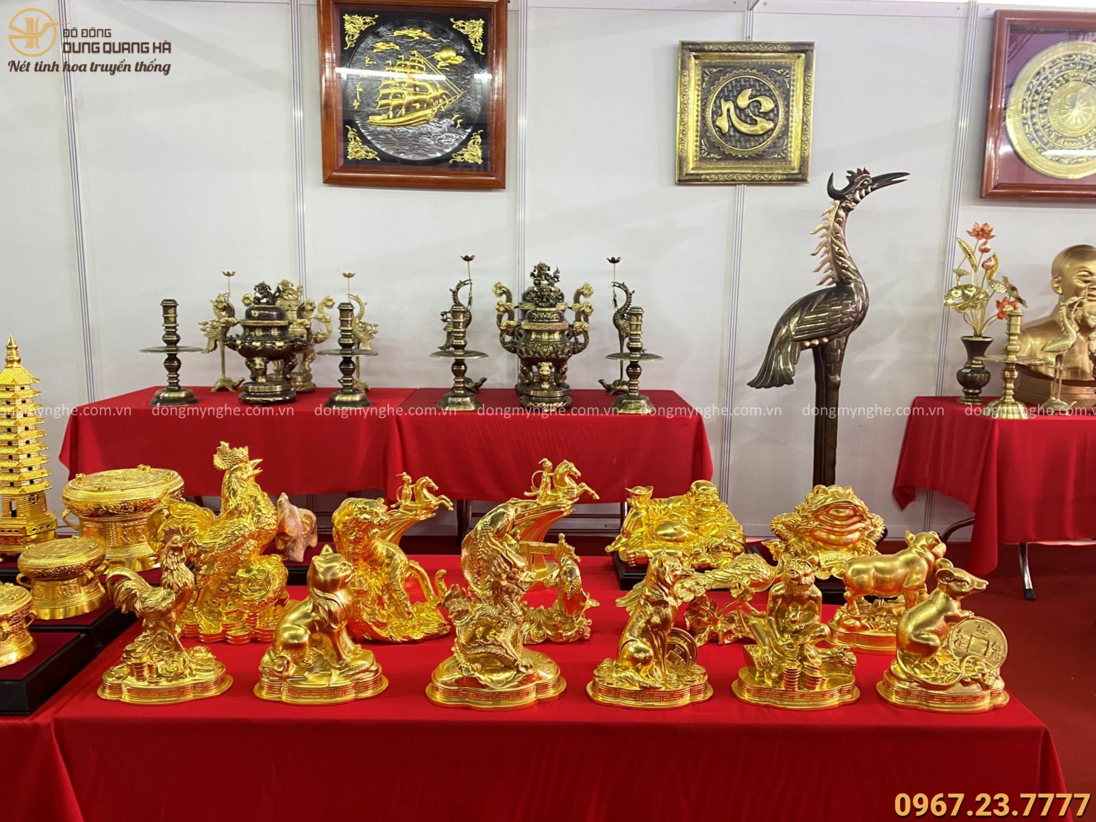 Một số sản phẩm đồ đồng mỹ nghệ được giới thiệu tại hội chợ Một số sản phẩm đồ đồng mỹ nghệ được giới thiệu tại hội chợ