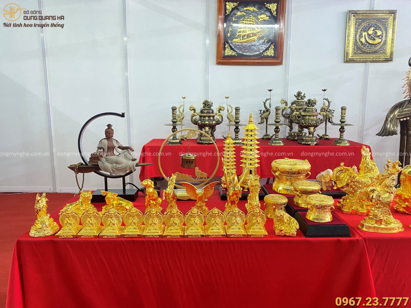 Một số sản phẩm đồ đồng mỹ nghệ được giới thiệu tại hội chợ Một số sản phẩm đồ đồng mỹ nghệ được giới thiệu tại hội chợ