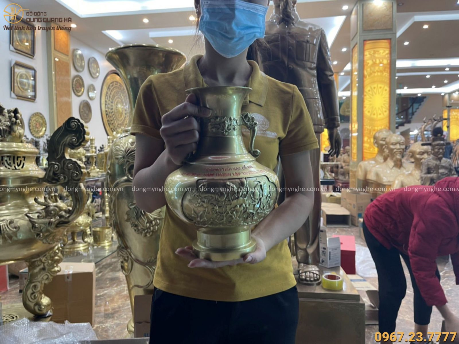 Qùa tặng lọ hoa bằng đồng