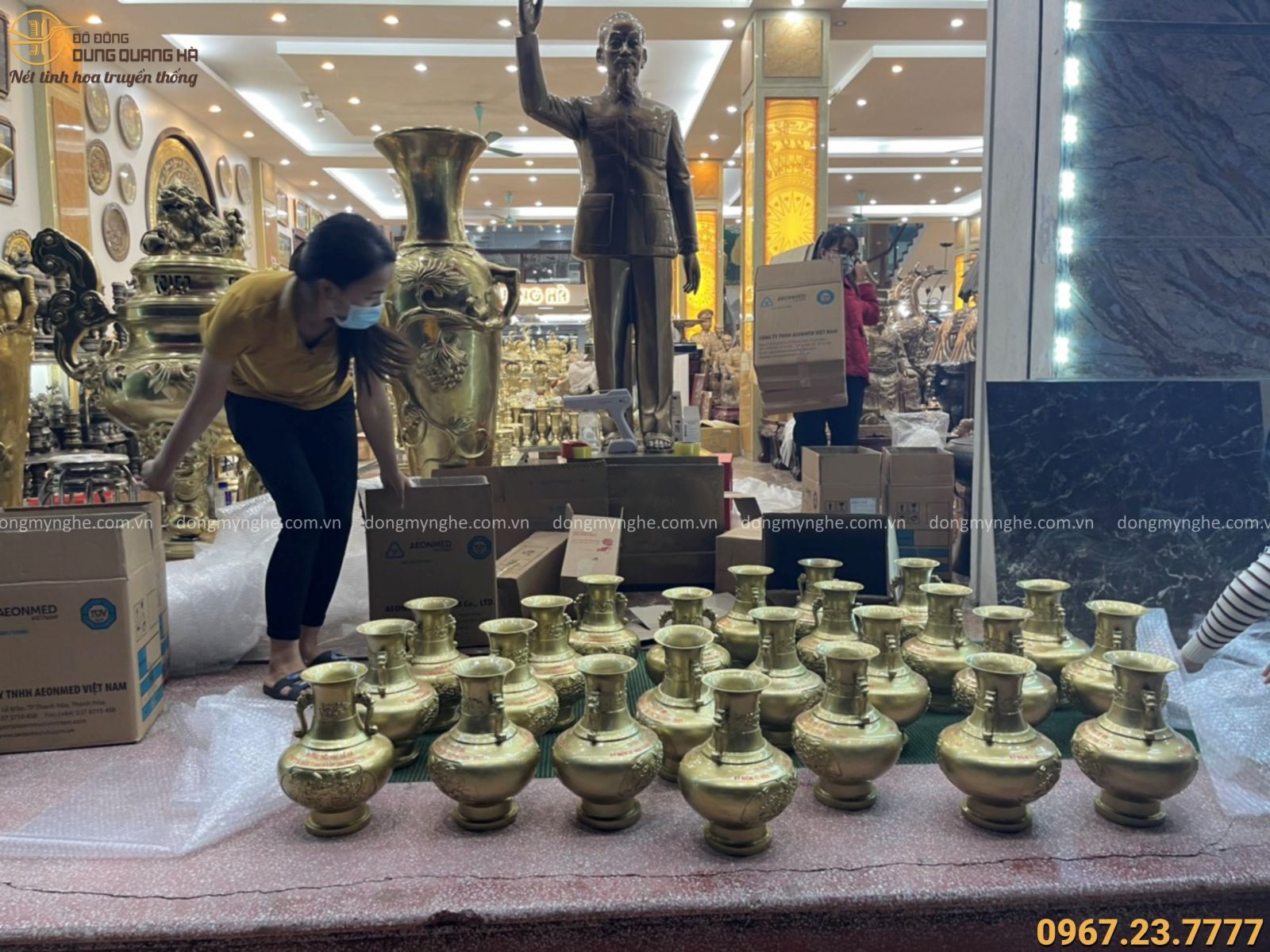 Qùa tặng lọ hoa bằng đồng