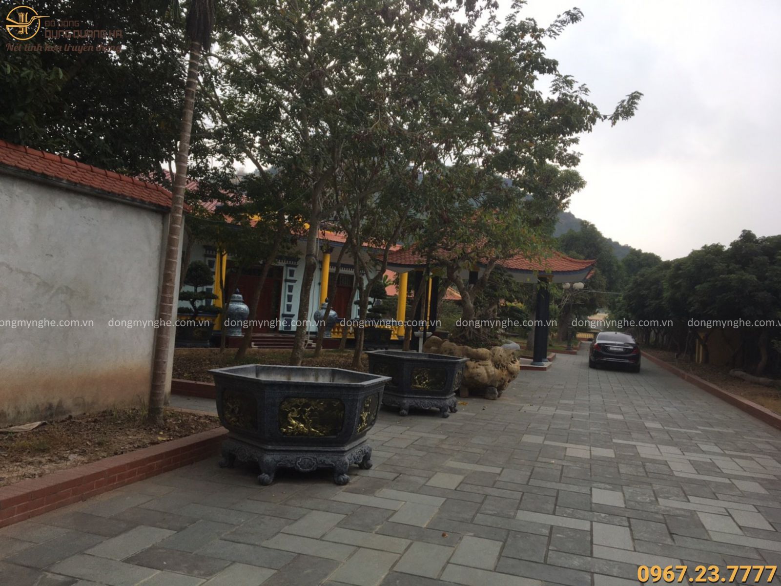 Lư hương bằng đồng