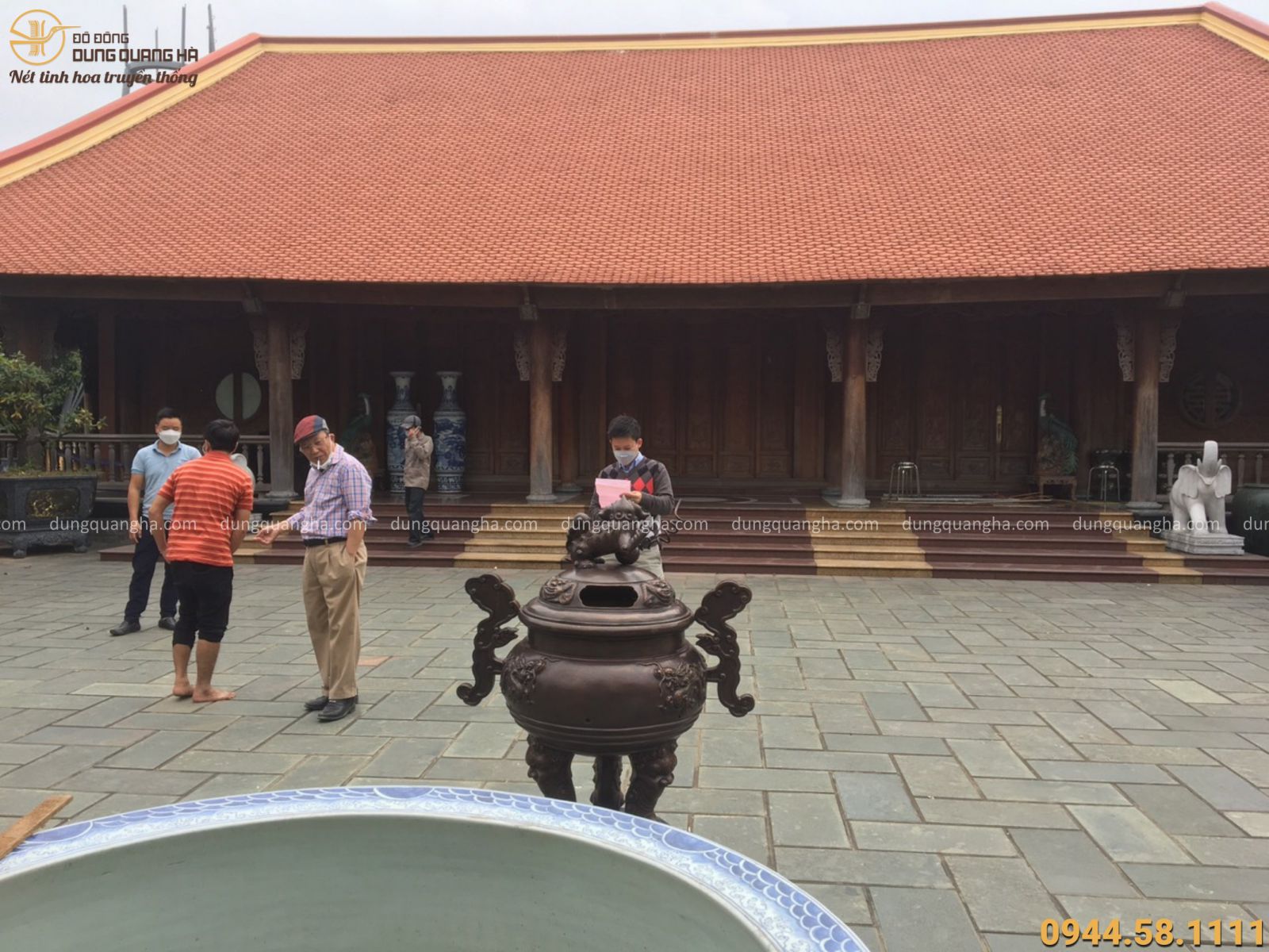 Lư hương bằng đồng Lư hương bằng đồng