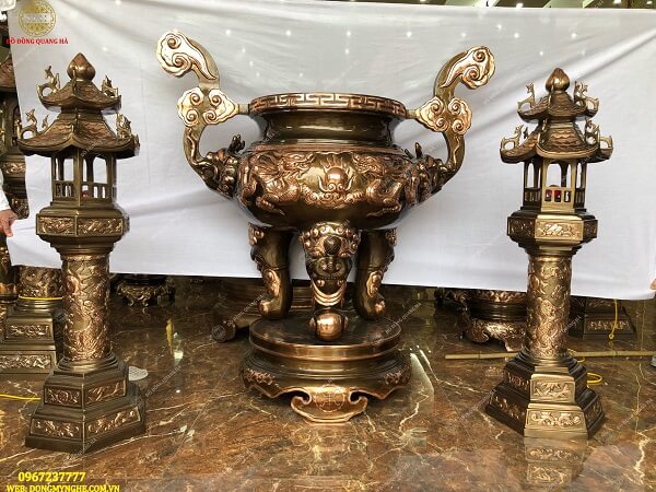 Lư hương bằng đồng