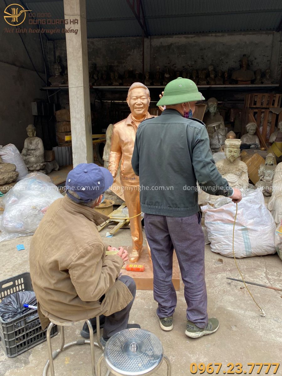 Đúc tượng chân dung bằng đồng Đúc tượng chân dung bằng đồng