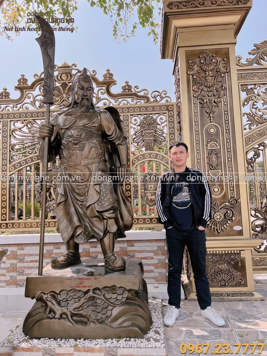 tượng Quan Vân Trường bằng đồng trấn trạch