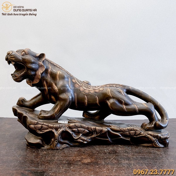 tương để bàn phòng khách