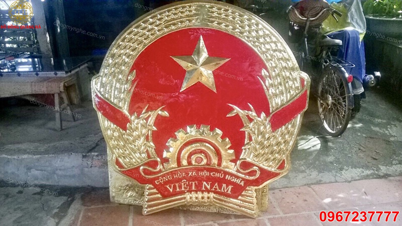 Ý nghĩa quốc huy Việt Nam rất to lớn và đáng trân trọng, từ lịch sử đến tinh thần yêu nước. Hình ảnh nó sẽ giúp bạn hiểu rõ hơn về giá trị của biểu tượng quốc gia và đẩy một bước nữa trong việc trân trọng tổ quốc.