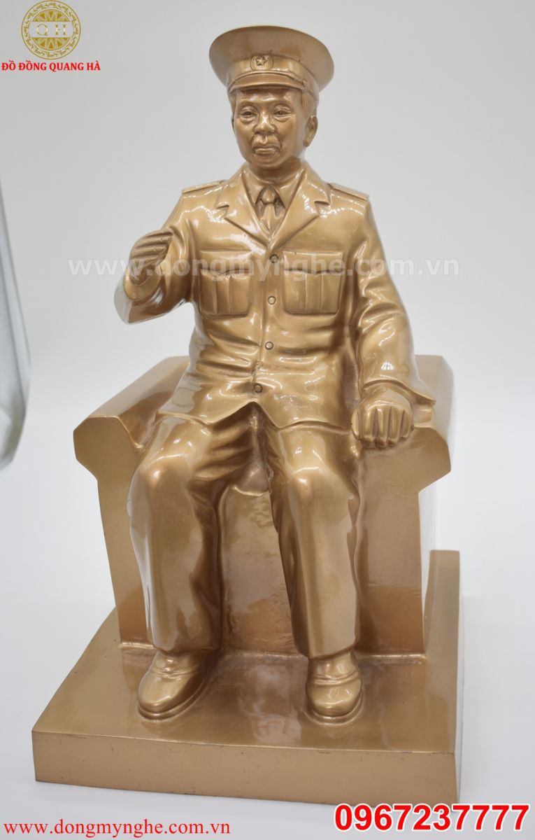 Tượng đại tướng võ nguyên giáp 4