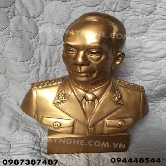 Tượng đại tướng võ nguyên giáp 2 Tượng đại tướng võ nguyên giáp 2