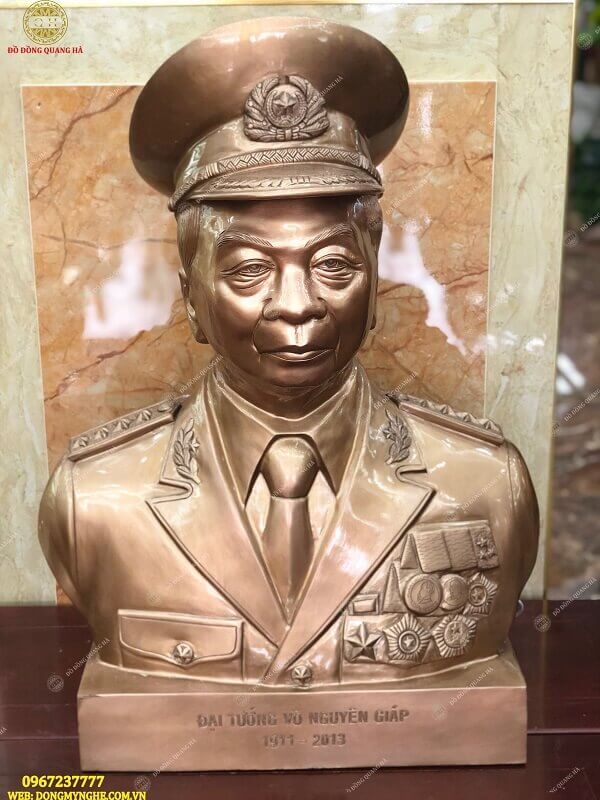 Tượng đại tướng võ nguyên giáp 1