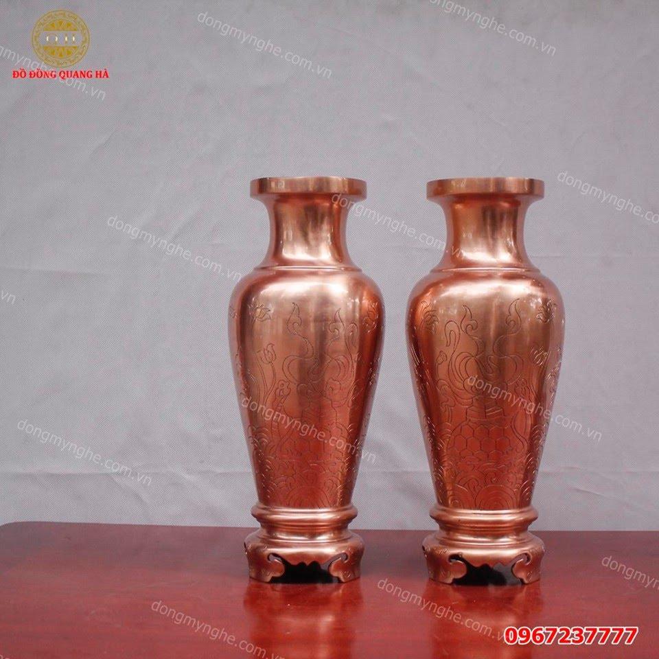Lọ hoa bằng đồng 