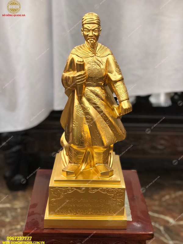 Tượng Trần Hưng Đạo 