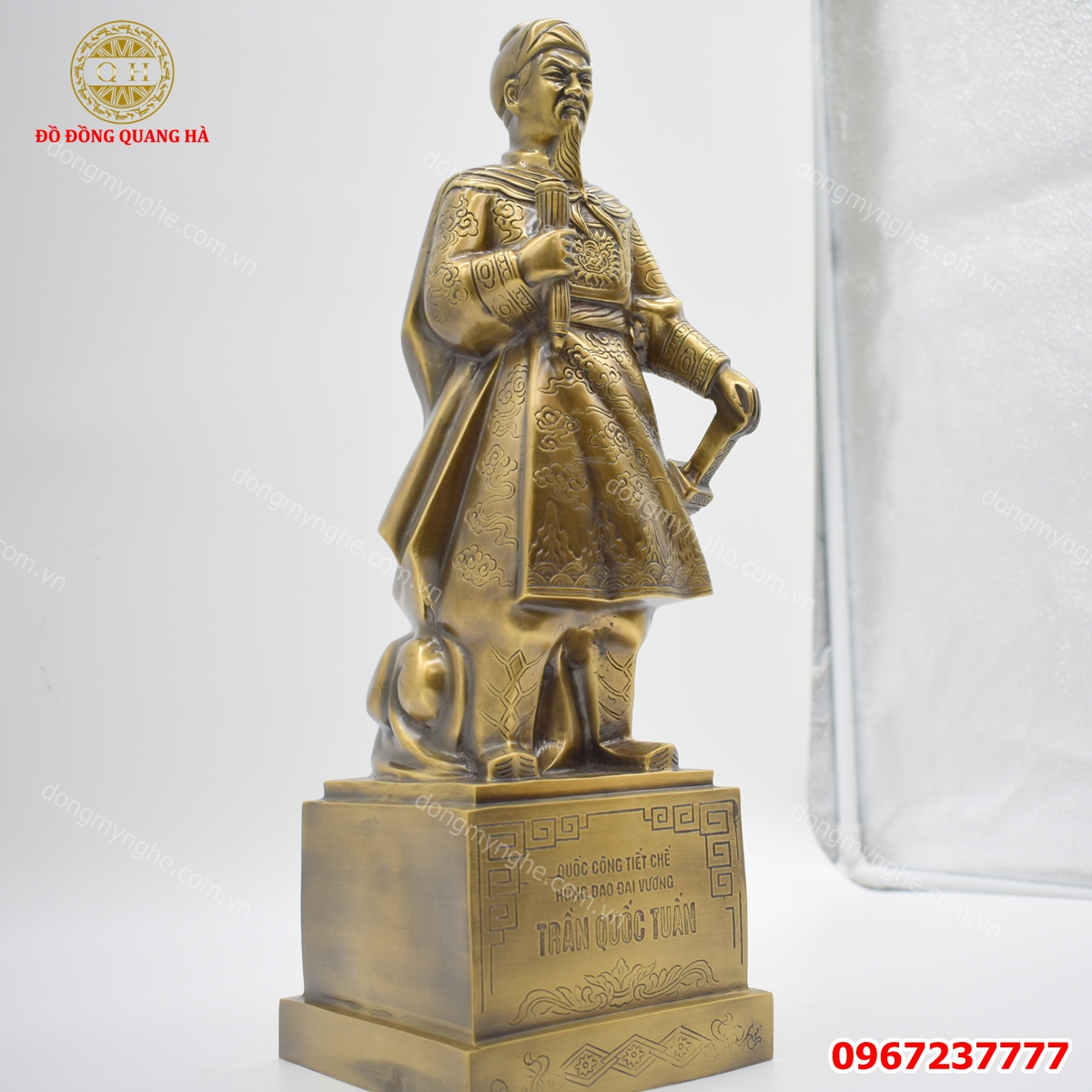 Tượng Trần Quốc Tuấn 4