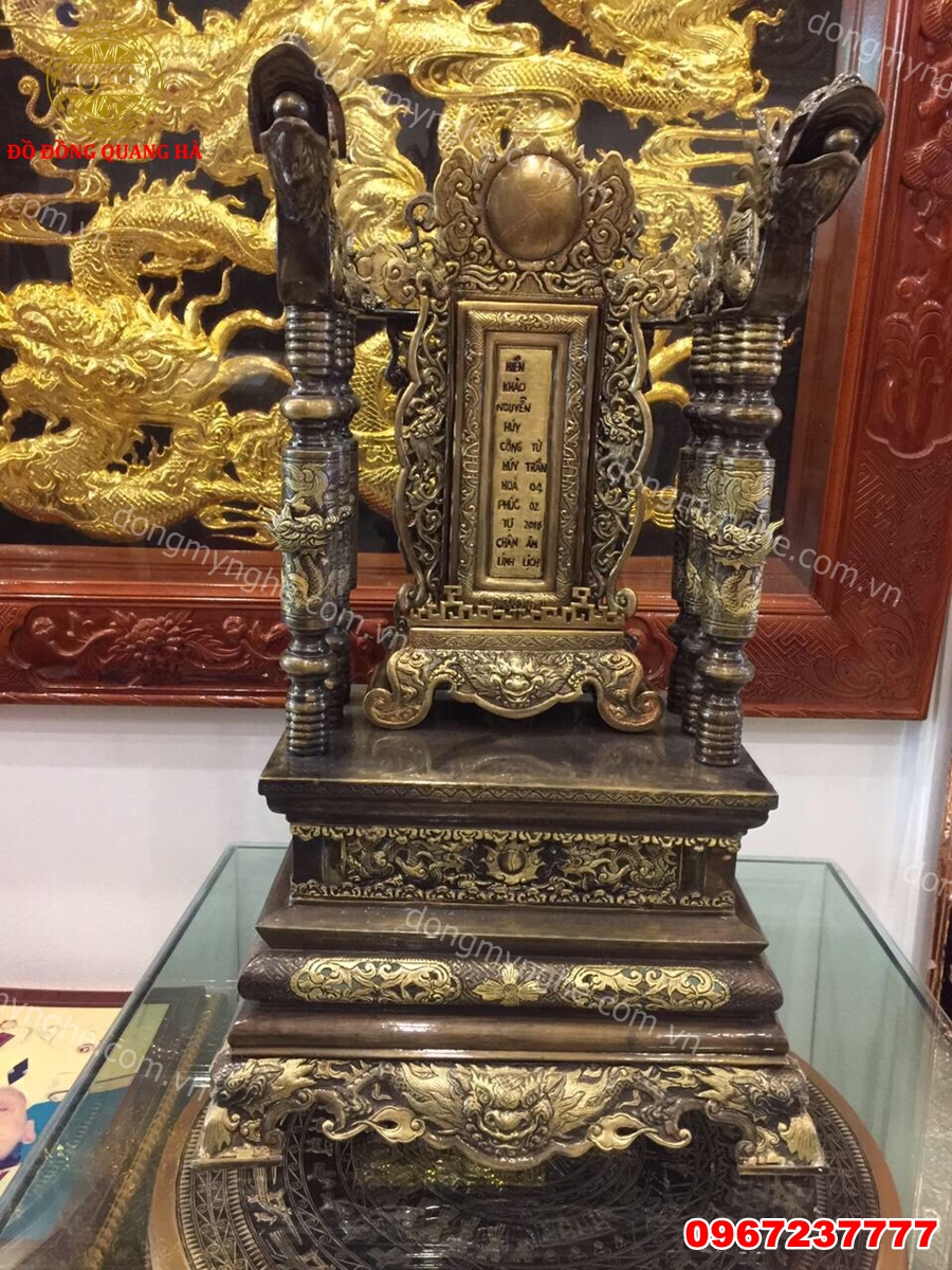 Ngai thờ bằng đồng 2 Ngai thờ bằng đồng 2