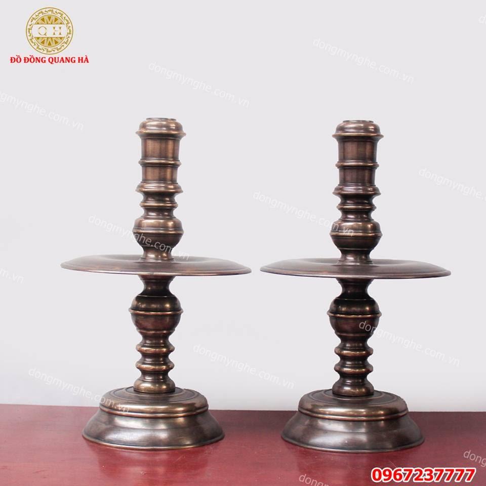 Chân nến bàn thờ