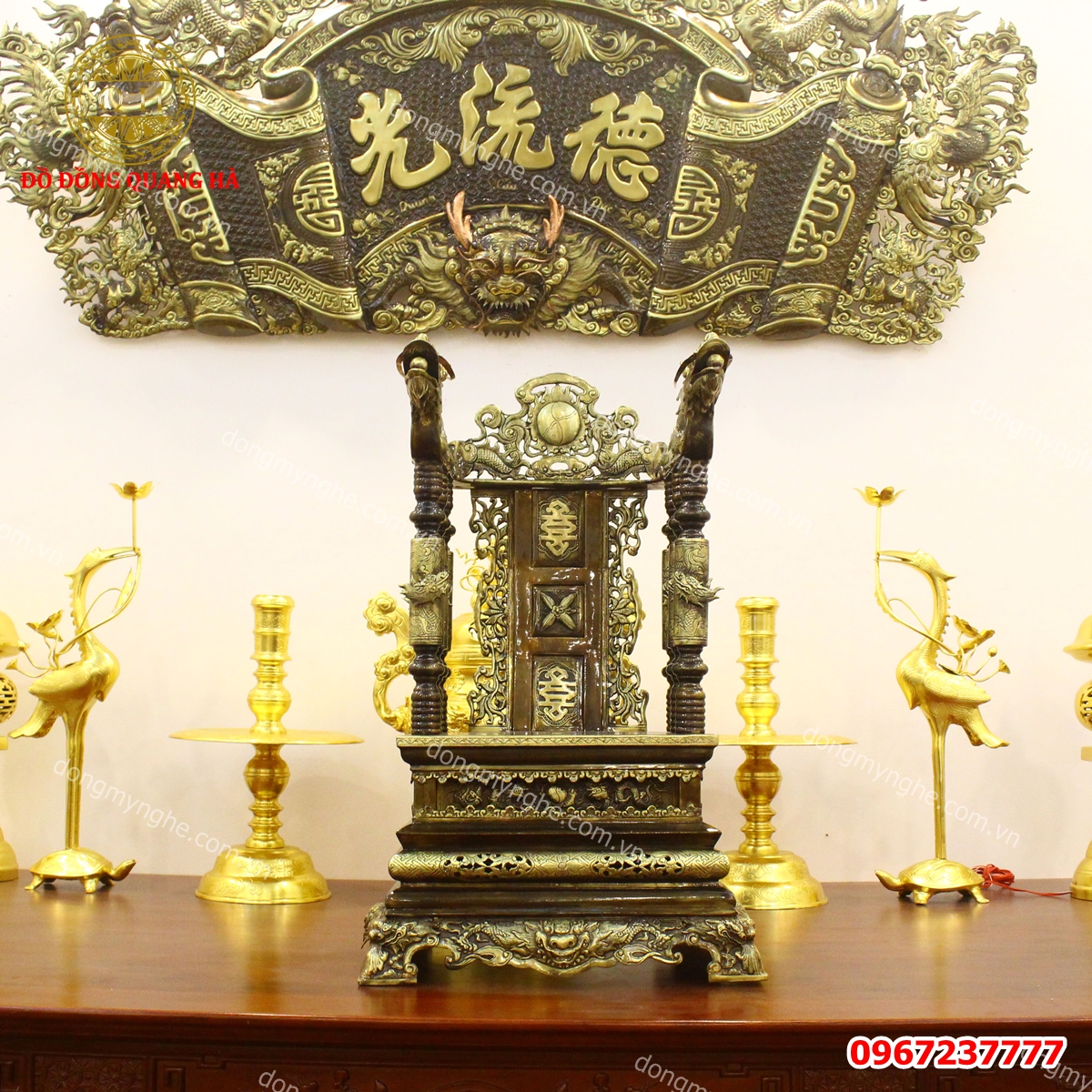 Ngai thờ bằng đồng đẹp