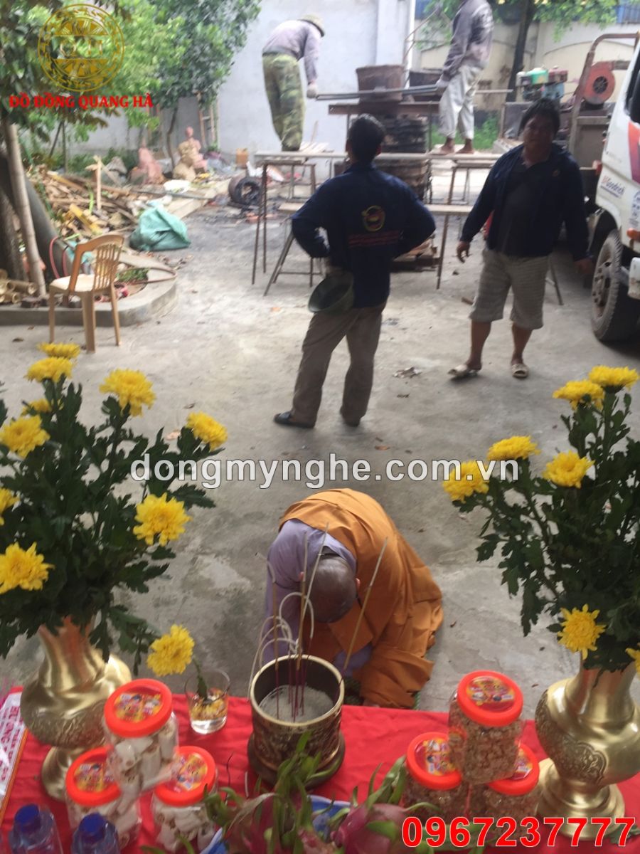 Lễ đúc chuông đồng 300kg Lễ đúc chuông đồng 300kg