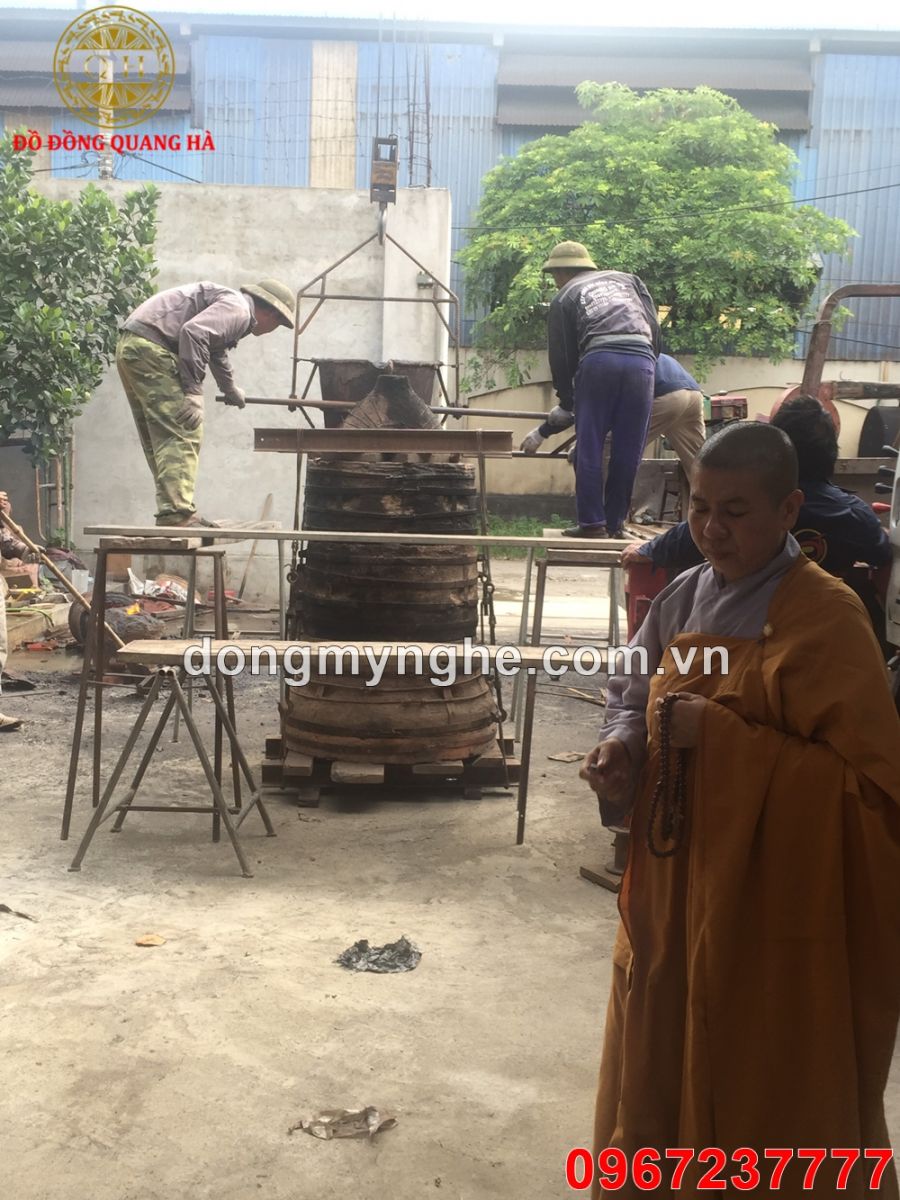 Lễ đúc chuông đồng 300kg Lễ đúc chuông đồng 300kg
