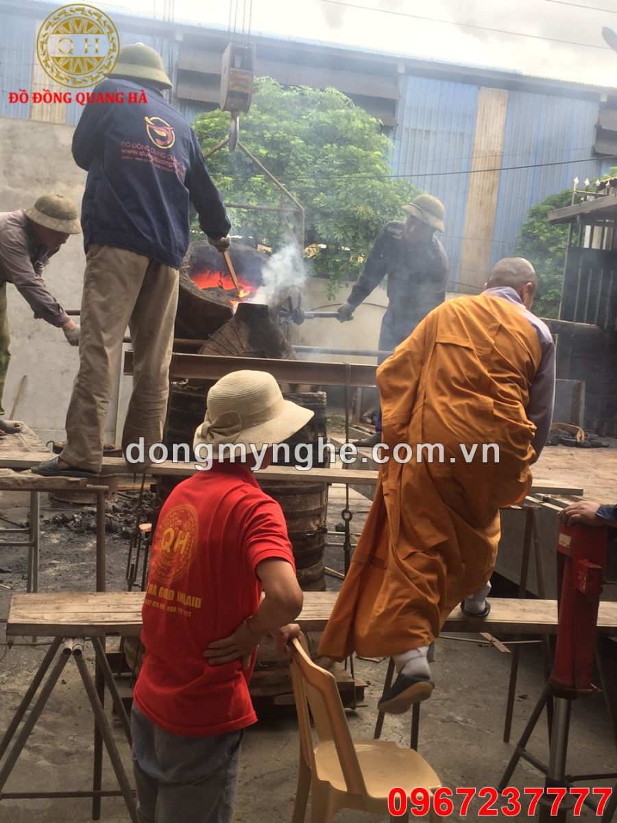 Lễ đúc chuông đồng 300kg Lễ đúc chuông đồng 300kg
