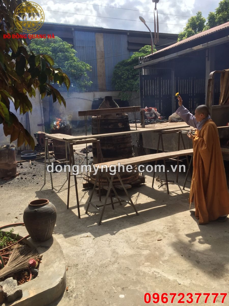 Lễ đúc chuông đồng 300kg Lễ đúc chuông đồng 300kg