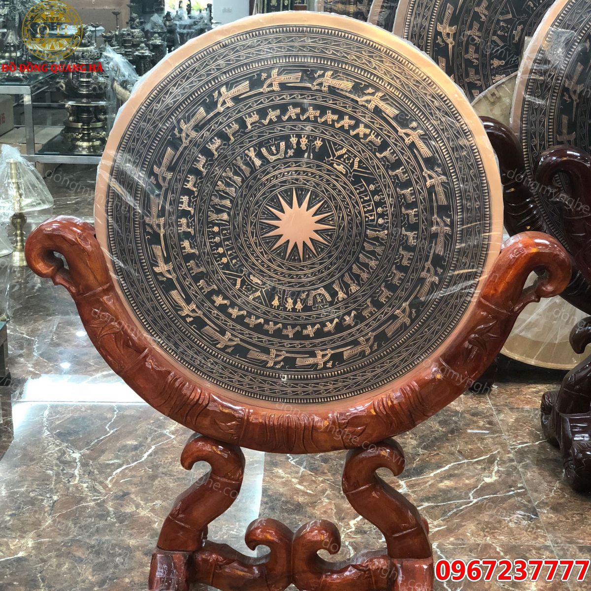 tranh mặt trống đồng