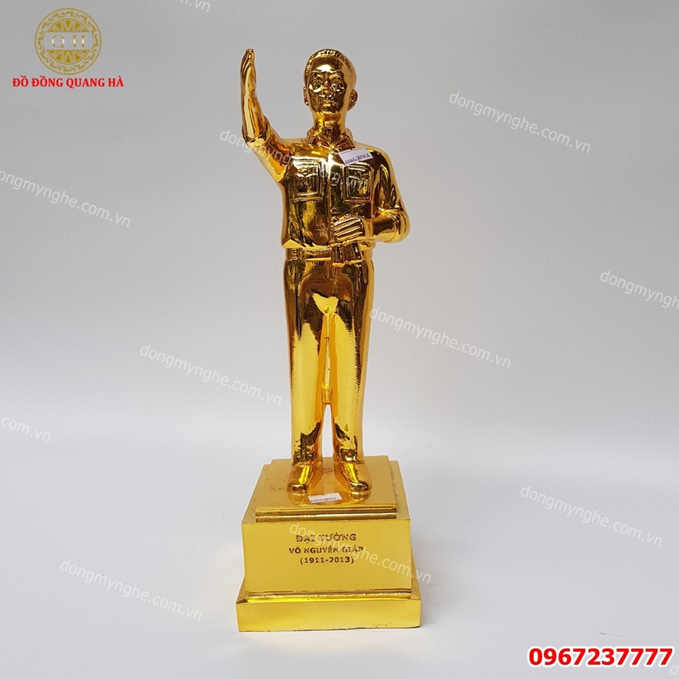 Tượng đại tướng võ nguyên giáp 