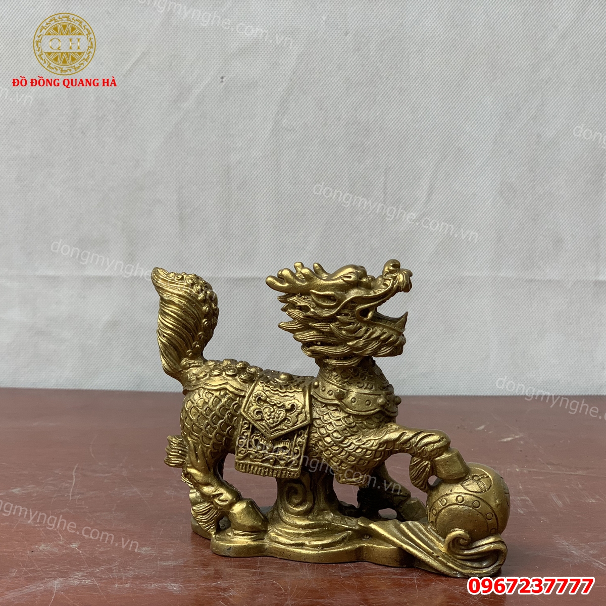 Kỳ lân mạ vàng 