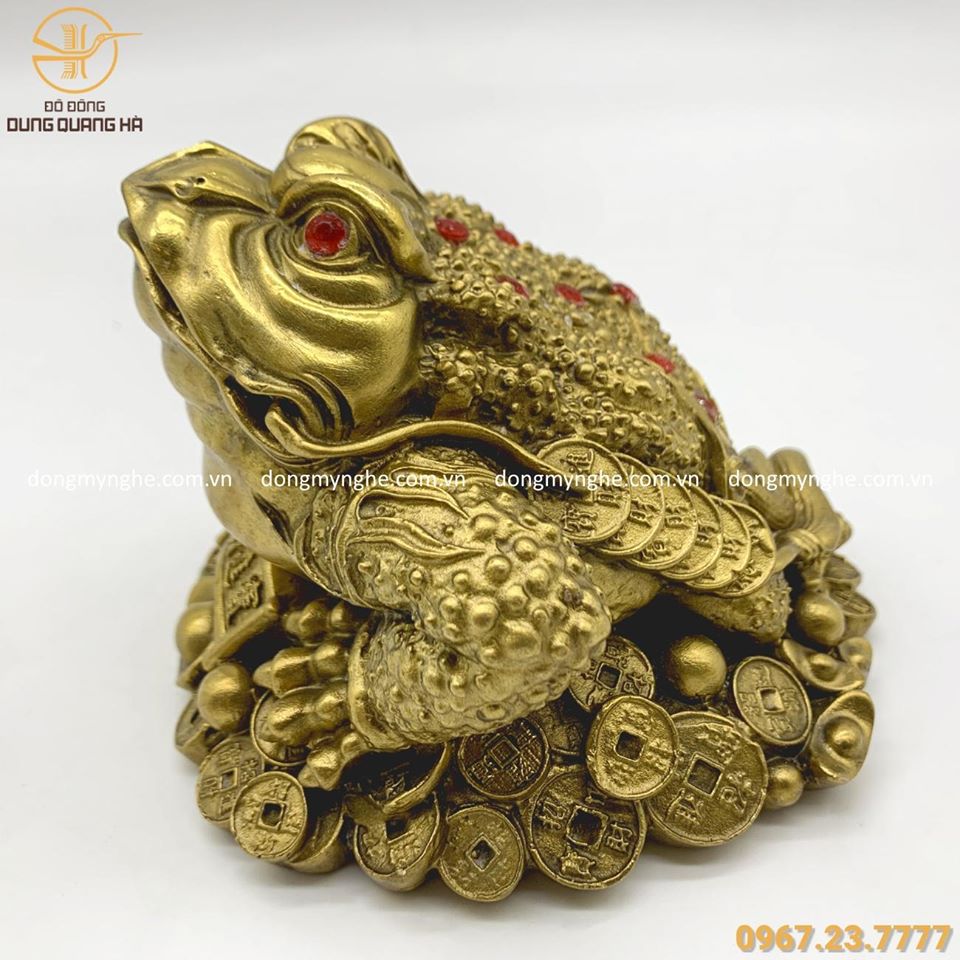 cóc ngậm tiền được chạm khắc tinh xảo cóc ngậm tiền hợp tuổi nào
