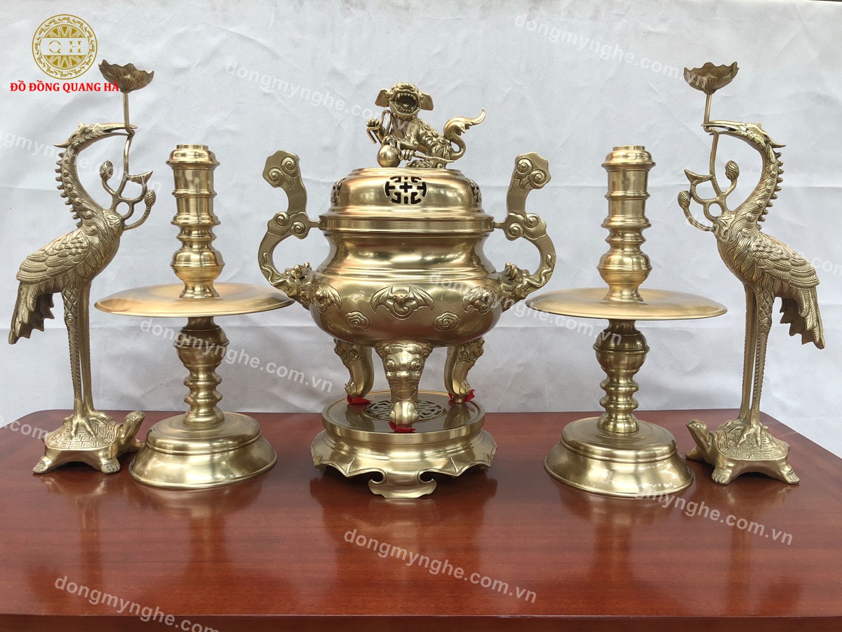 Đỉnh đồng thờ gia tiên