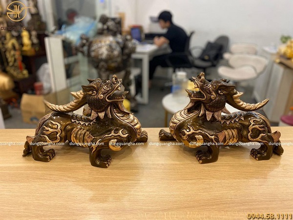 Tỳ Hưu bằng đồng đỏ cạo màu sơn phủ bóng dài 38cm mua tỳ hưu để bàn