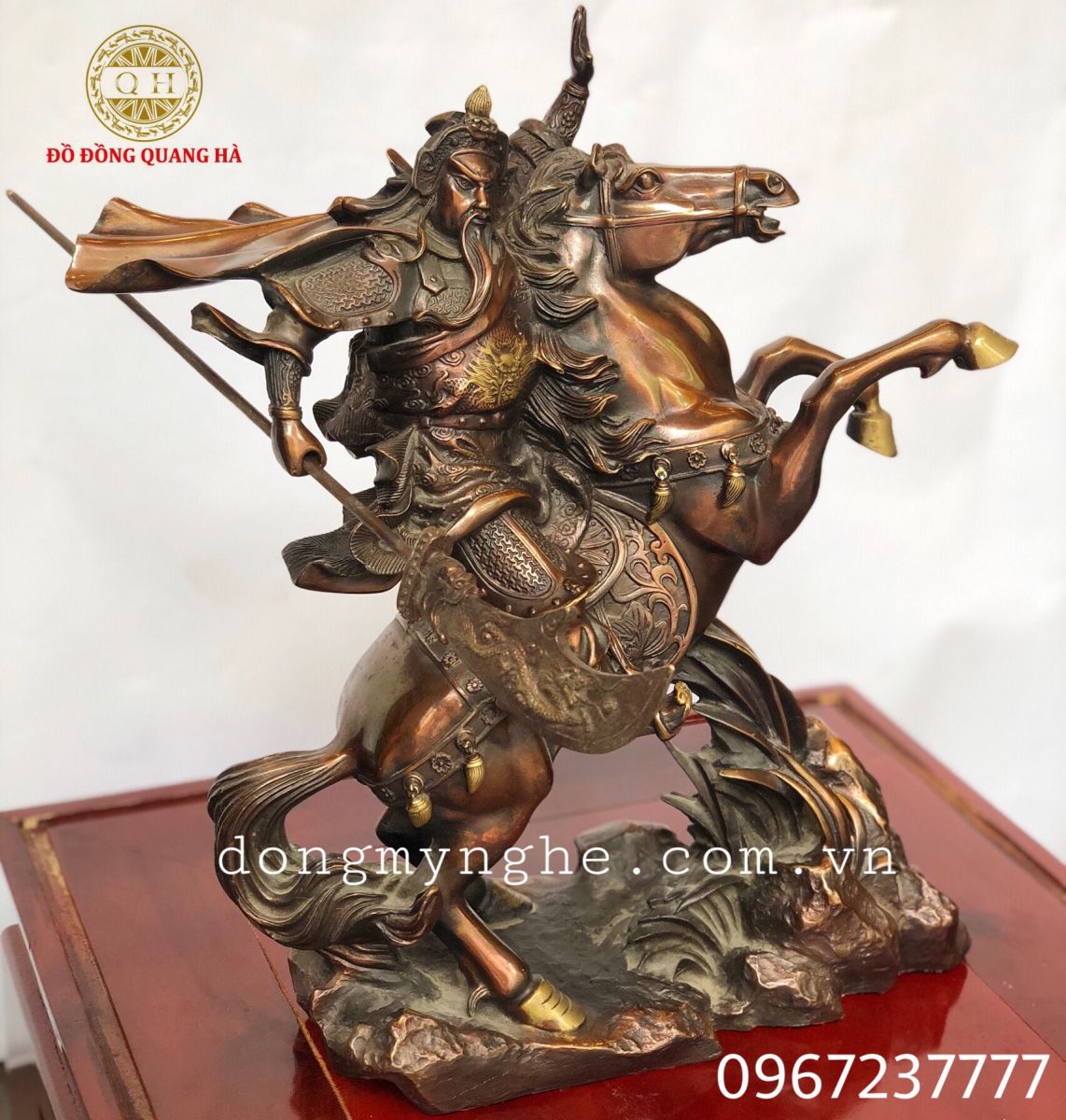 Mua tượng Quan Vân Trường