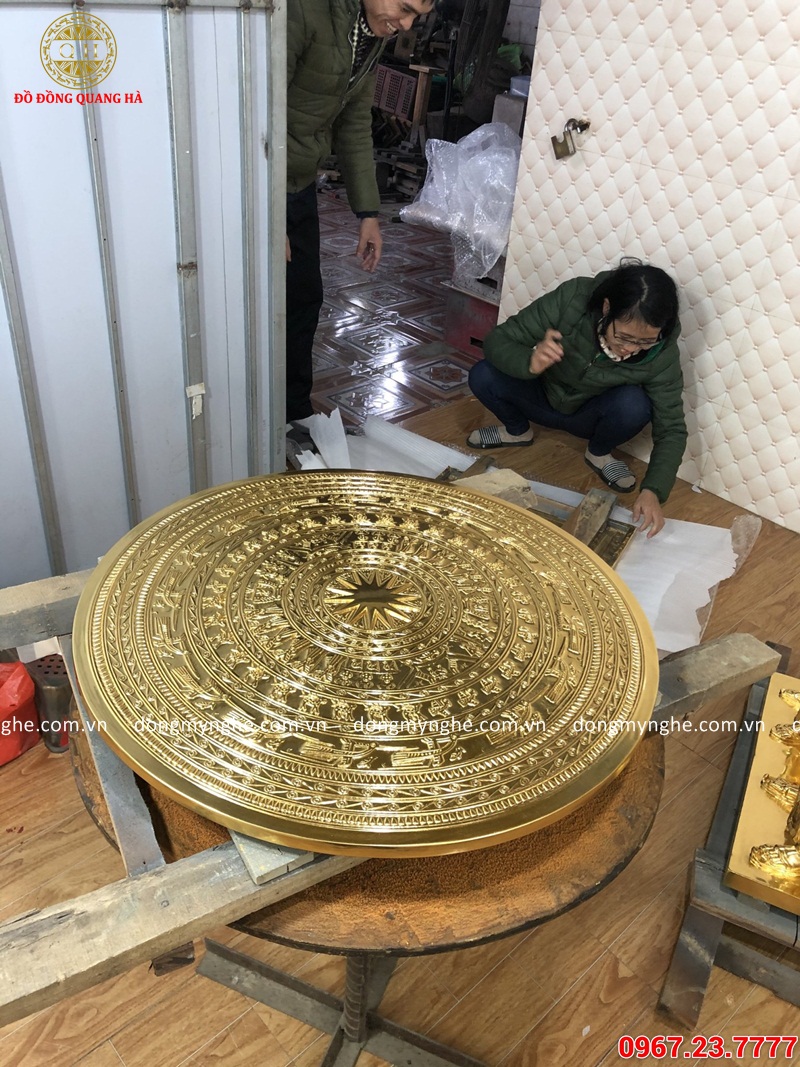 dát vàng 9999 mặt trống đồng dát vàng 9999 mặt trống đồng