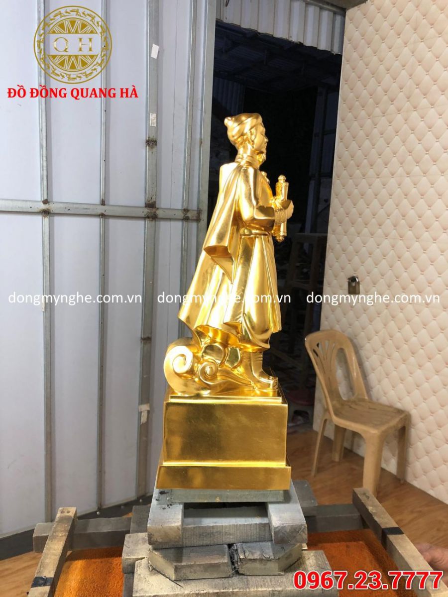 tượng trần quốc tuấn dát vàng 9999