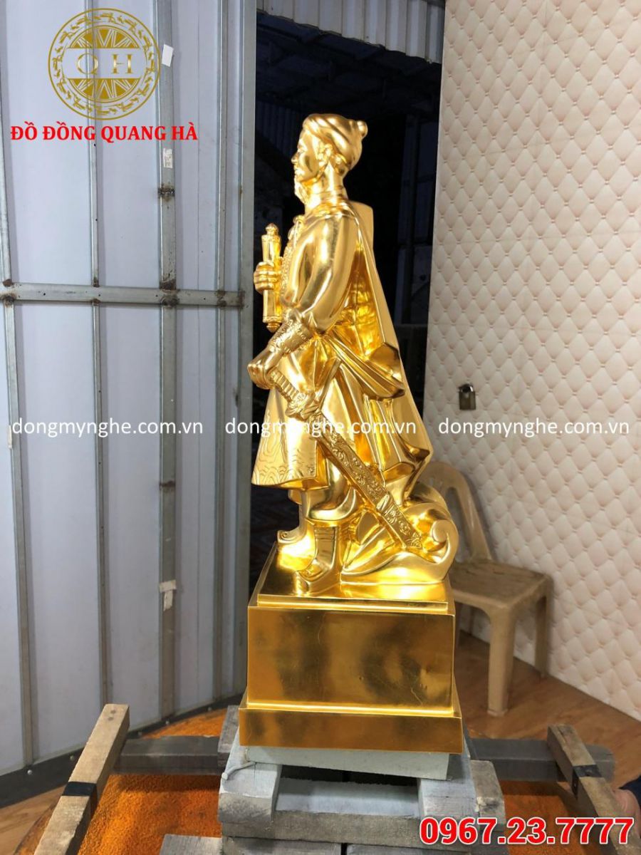 tượng trần quốc tuấn dát vàng 9999