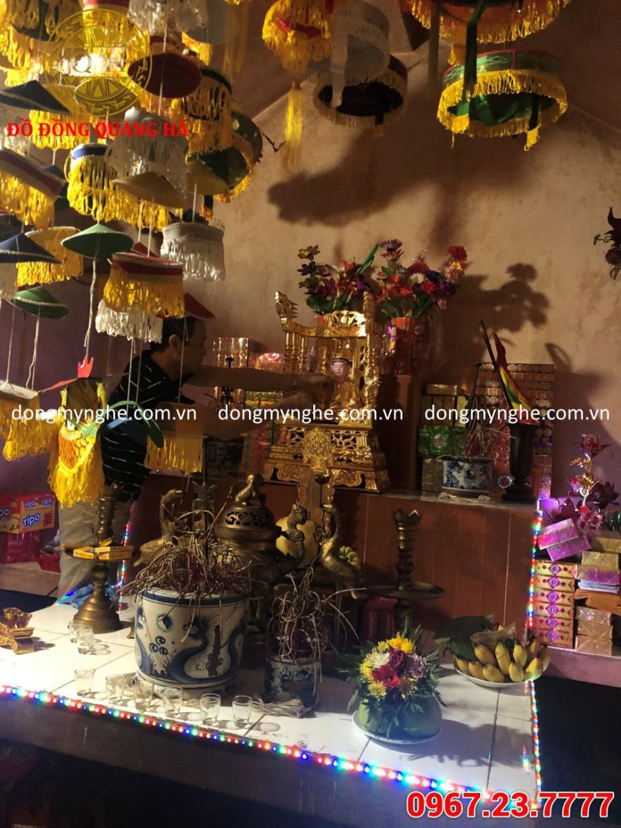 tượng Bà Chầu Quế và ngai thờ tượng Bà Chầu Quế và ngai thờ