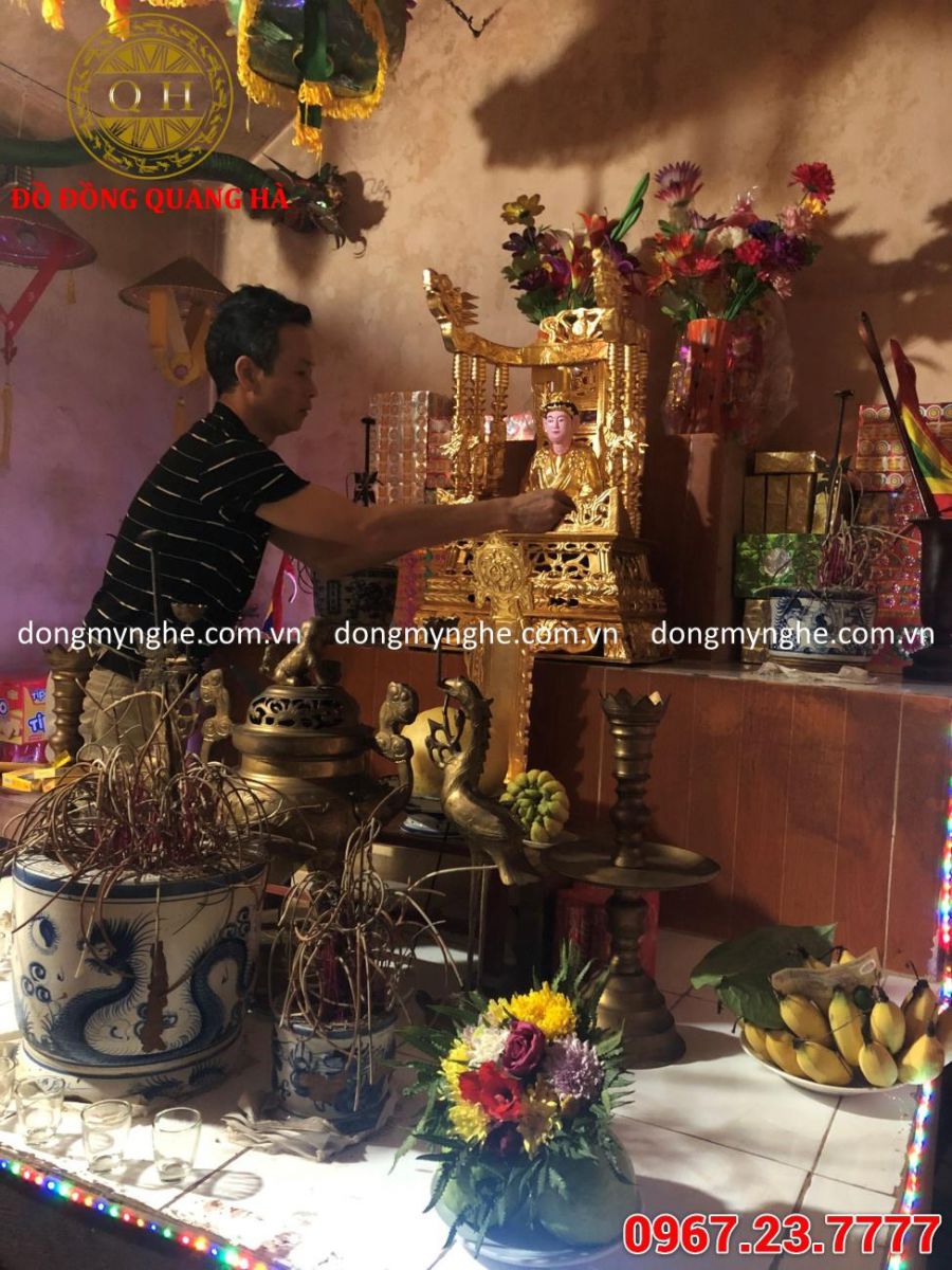 tượng Bà Chầu Quế và ngai thờ tượng Bà Chầu Quế và ngai thờ