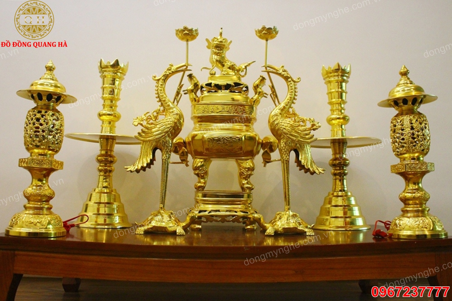 đồ thờ cúng trên bàn thờ gia tiên