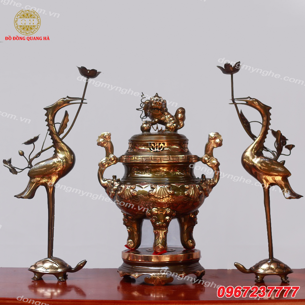 đồ thờ cúng trên bàn thờ gia tiên 