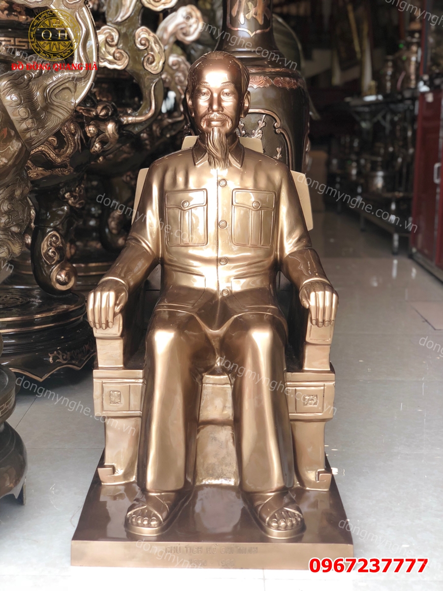 tượng chủ tịch Hồ Chí Minh 