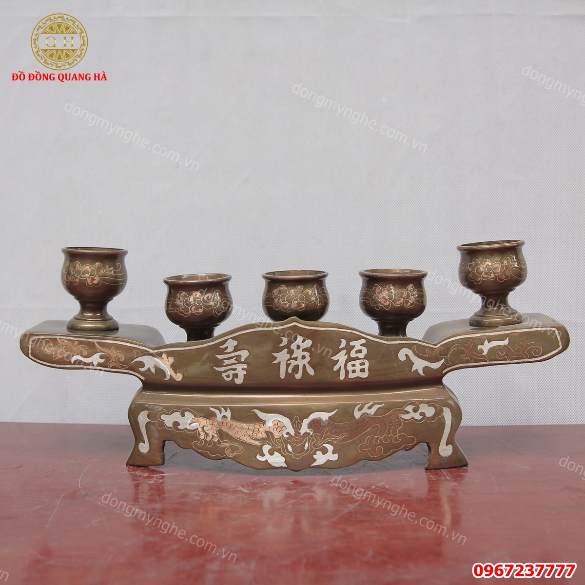 những đồ cần thiết trên bàn thờ