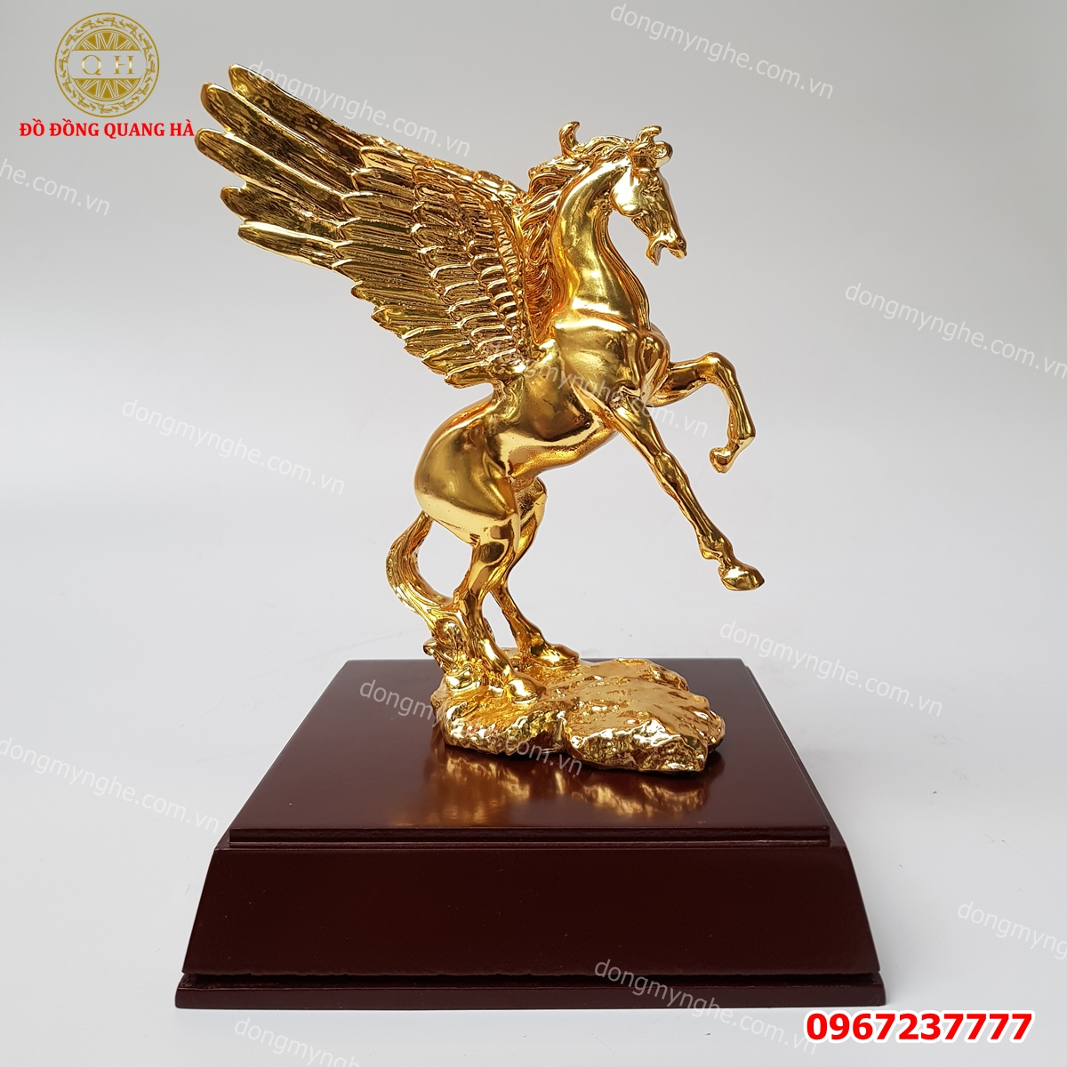 linh vật mạ vàng