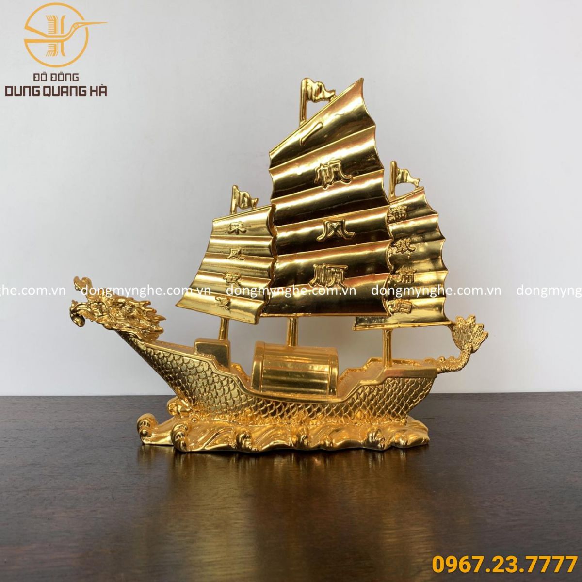 Quà tặng thuyền buồm mạ vàng Quà tặng thuyền buồm mạ vàng