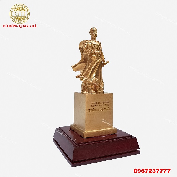 tượng trần hưng đạo để bàn  tượng trần hưng đạo để bàn